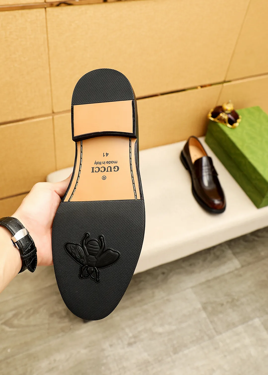 Men's shoes 💰520 💐 Product trademark: GUCCI "Gucci" casual leather shoes Regular size: 38-44 (45.46🉑️customized) Product materials: Selected imported first-layer open-edge beaded cowhide leather upper, imported water-dyed cowhide leather lining. Strong three-dimensional visual effect, original outsole Color: 4⃣️colors available
